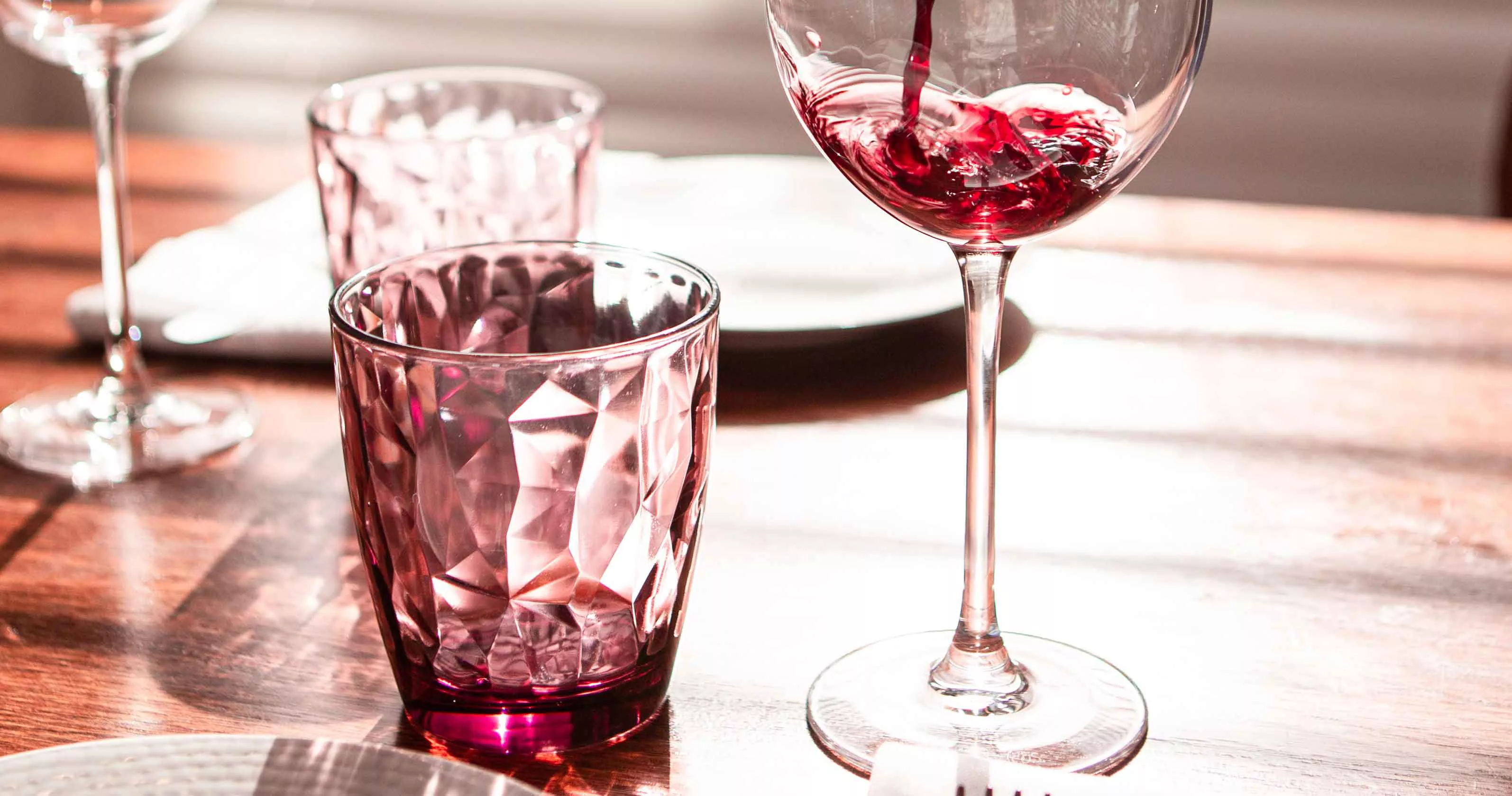 | วิธีกำจัดคราบสกปรกจากไวน์แดง
